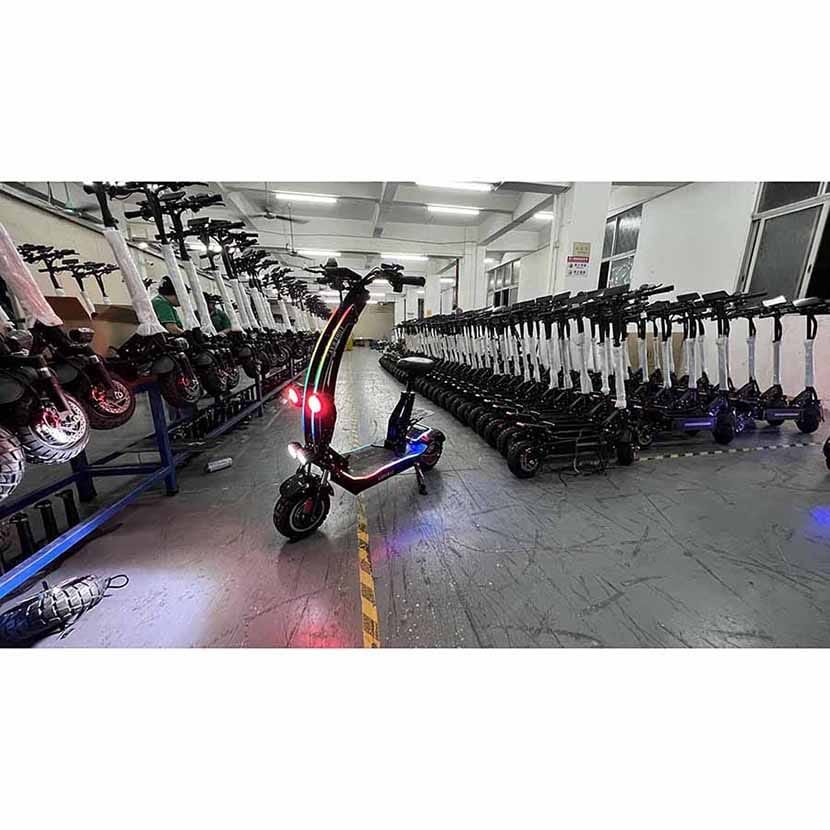 سكوتر كهربائي اسود سكوتر كهربائي اسود