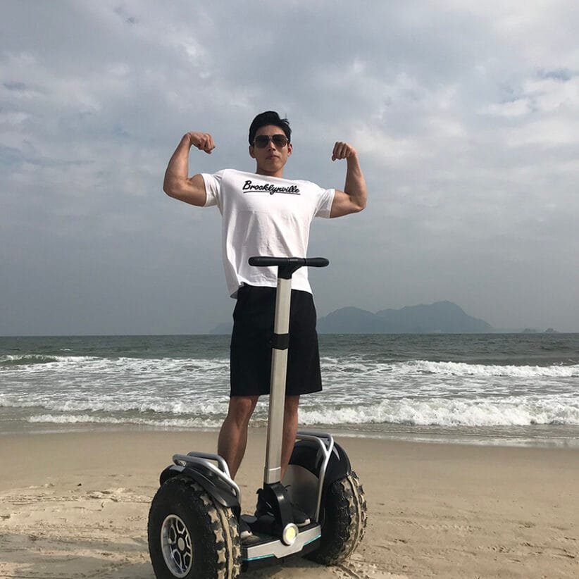 سكوتر كهربائي ذاتي التوازن عجلتين