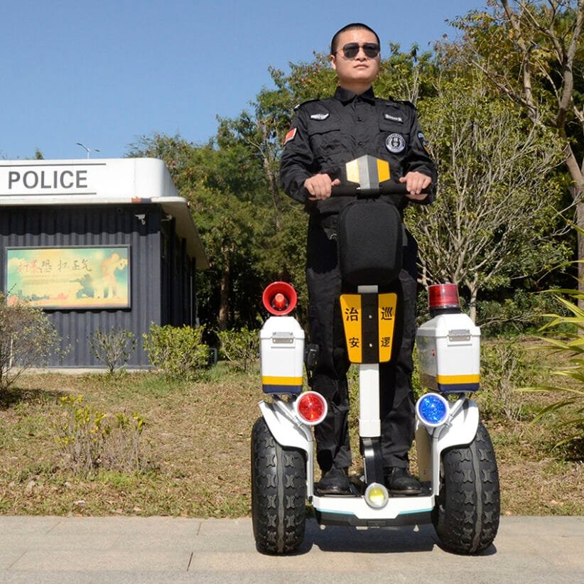 الشرطة تستخدم Segways لدوريات وسط المدينة